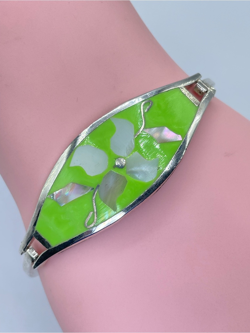Vintage Taxco Mexico Green Enamel Mother of Pearl Silver Tone Cuff Bracelet